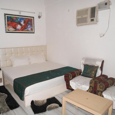 Ds Residency Varanasi-Prime Location-Parking Bagian luar foto