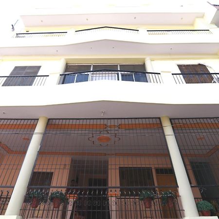 Ds Residency Varanasi-Prime Location-Parking Bagian luar foto