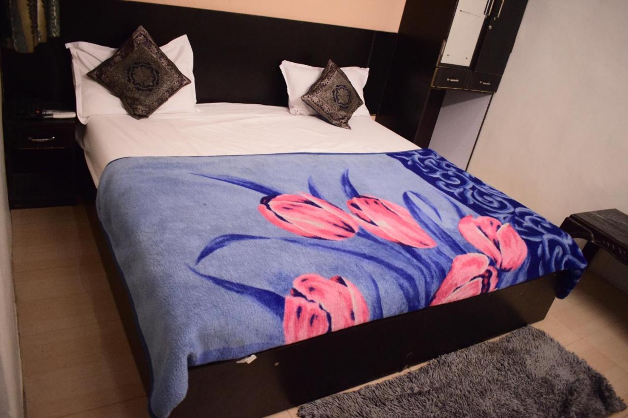 Ds Residency Varanasi-Prime Location-Parking Bagian luar foto