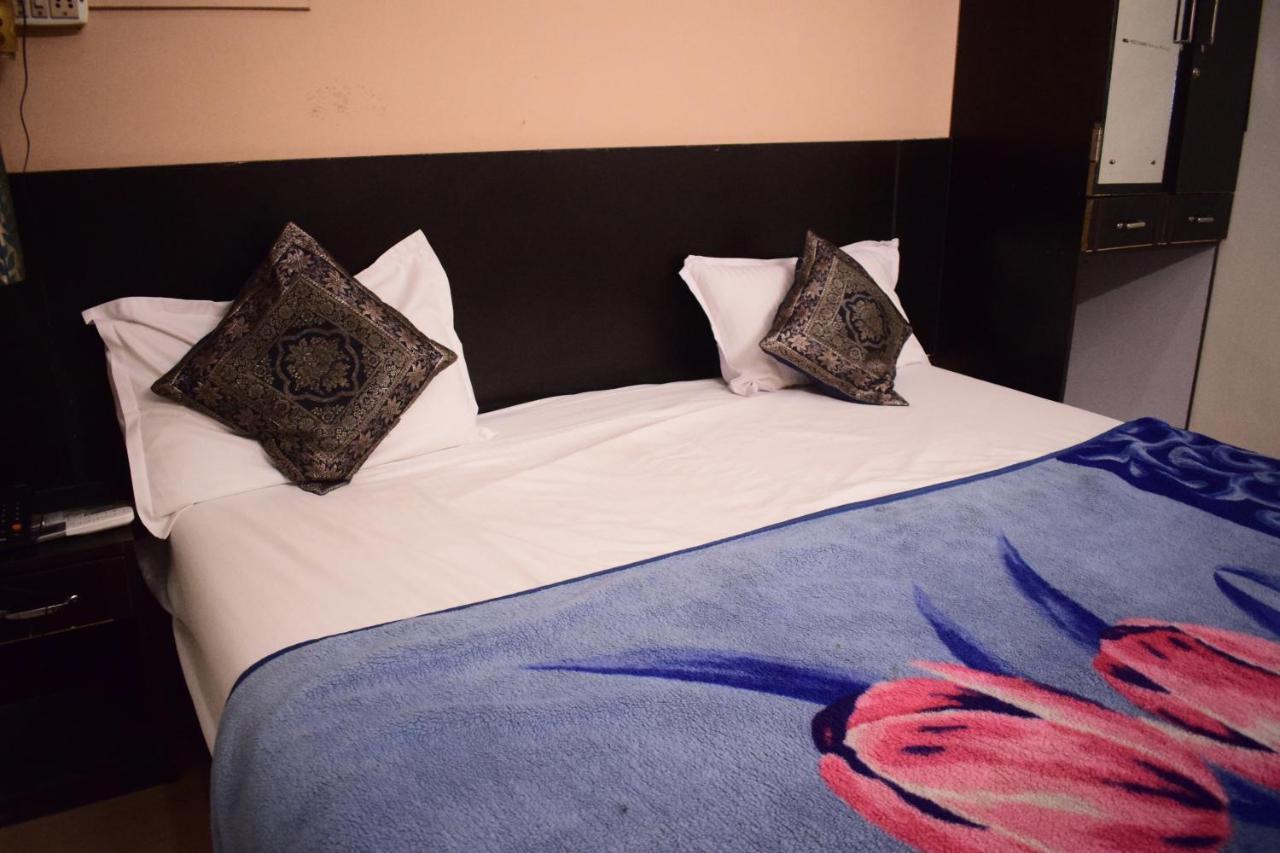 Ds Residency Varanasi-Prime Location-Parking Bagian luar foto