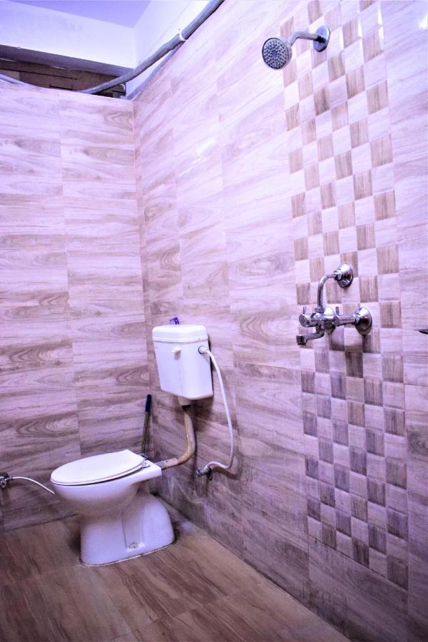 Ds Residency Varanasi-Prime Location-Parking Bagian luar foto