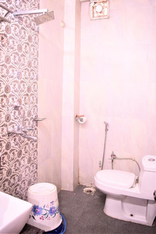 Ds Residency Varanasi-Prime Location-Parking Bagian luar foto