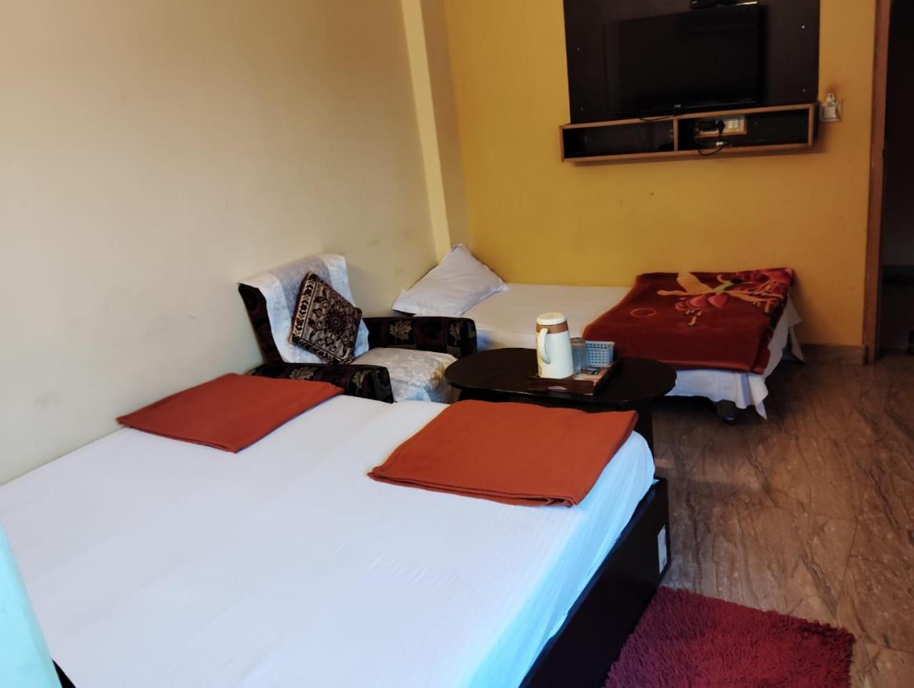 Ds Residency Varanasi-Prime Location-Parking Bagian luar foto