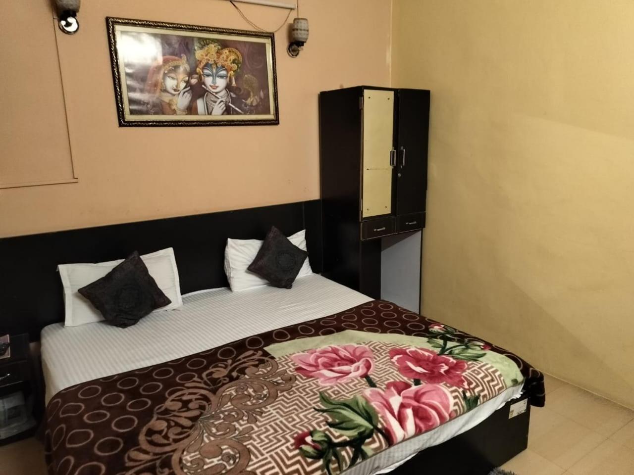 Ds Residency Varanasi-Prime Location-Parking Bagian luar foto