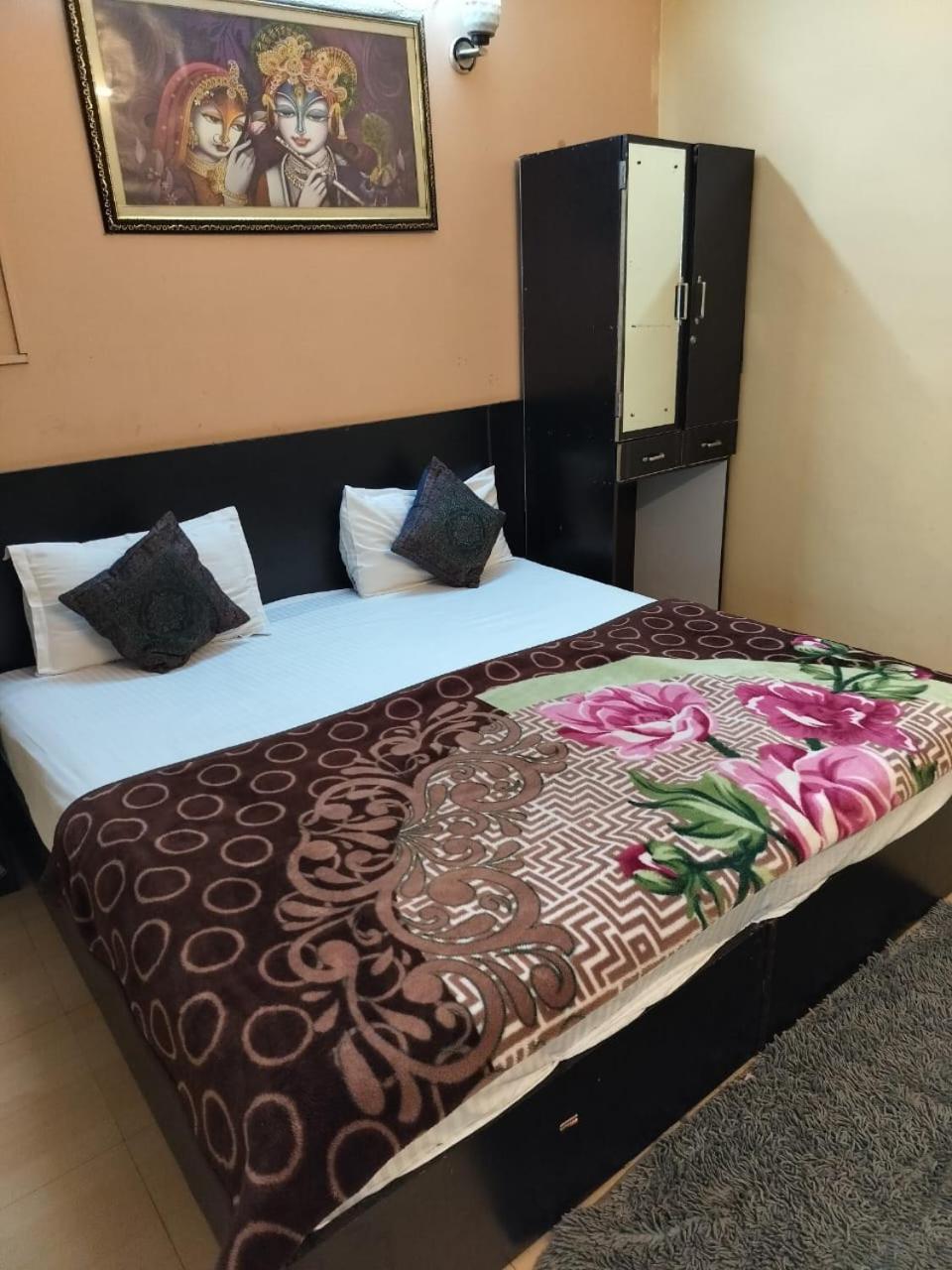 Ds Residency Varanasi-Prime Location-Parking Bagian luar foto