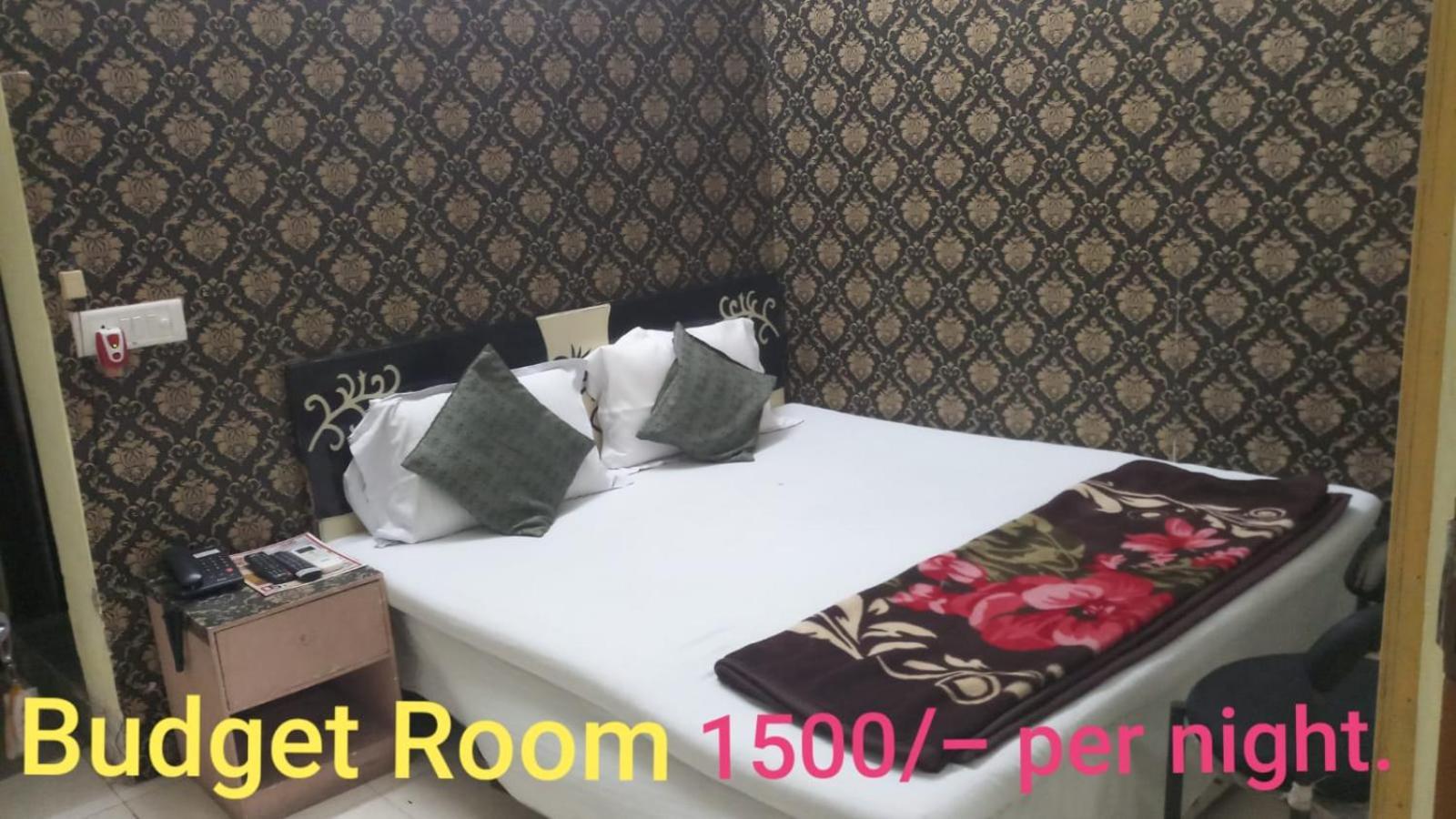 Ds Residency Varanasi-Prime Location-Parking Bagian luar foto
