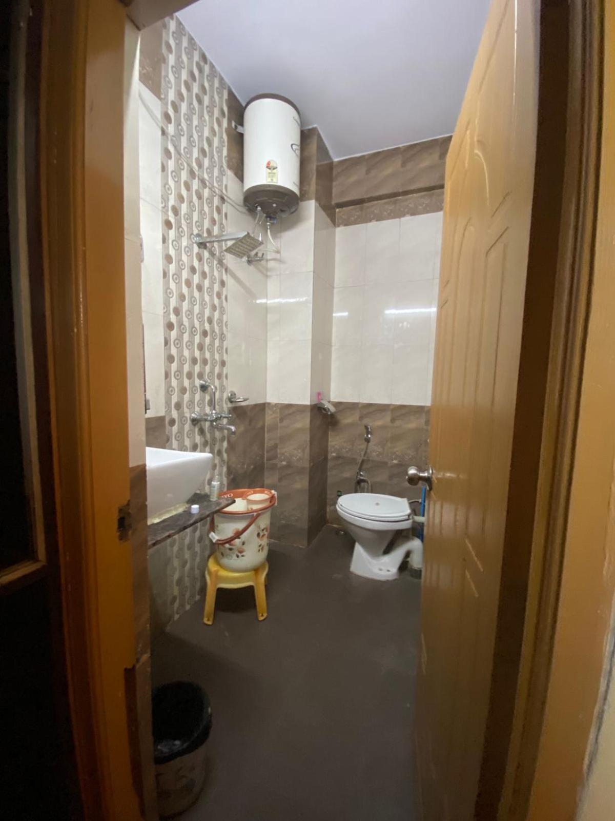 Ds Residency Varanasi-Prime Location-Parking Bagian luar foto
