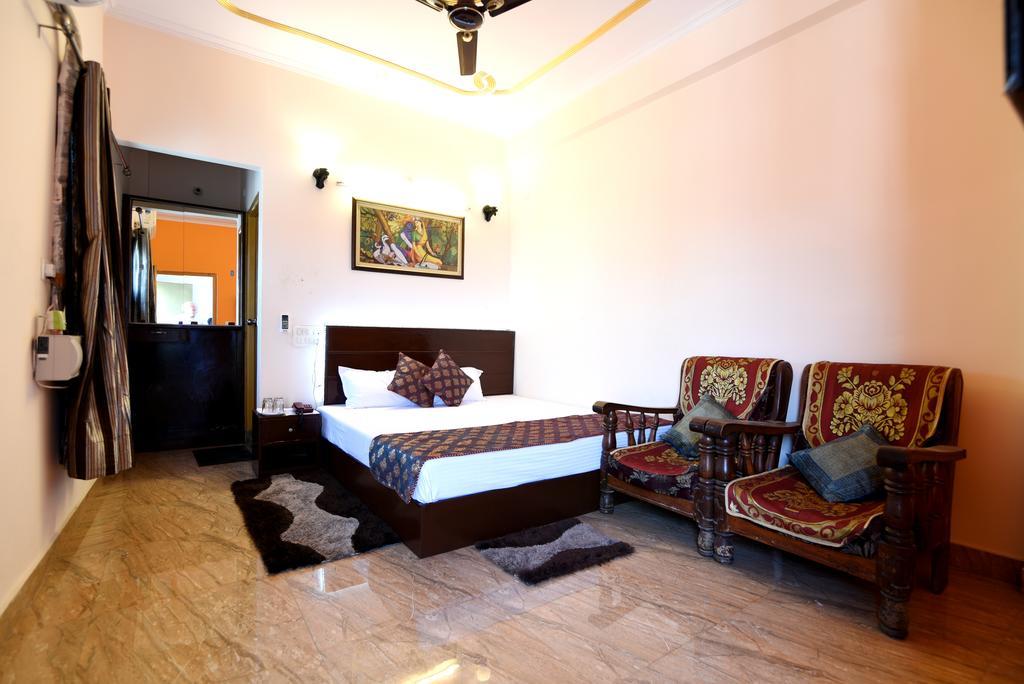 Ds Residency Varanasi-Prime Location-Parking Bagian luar foto