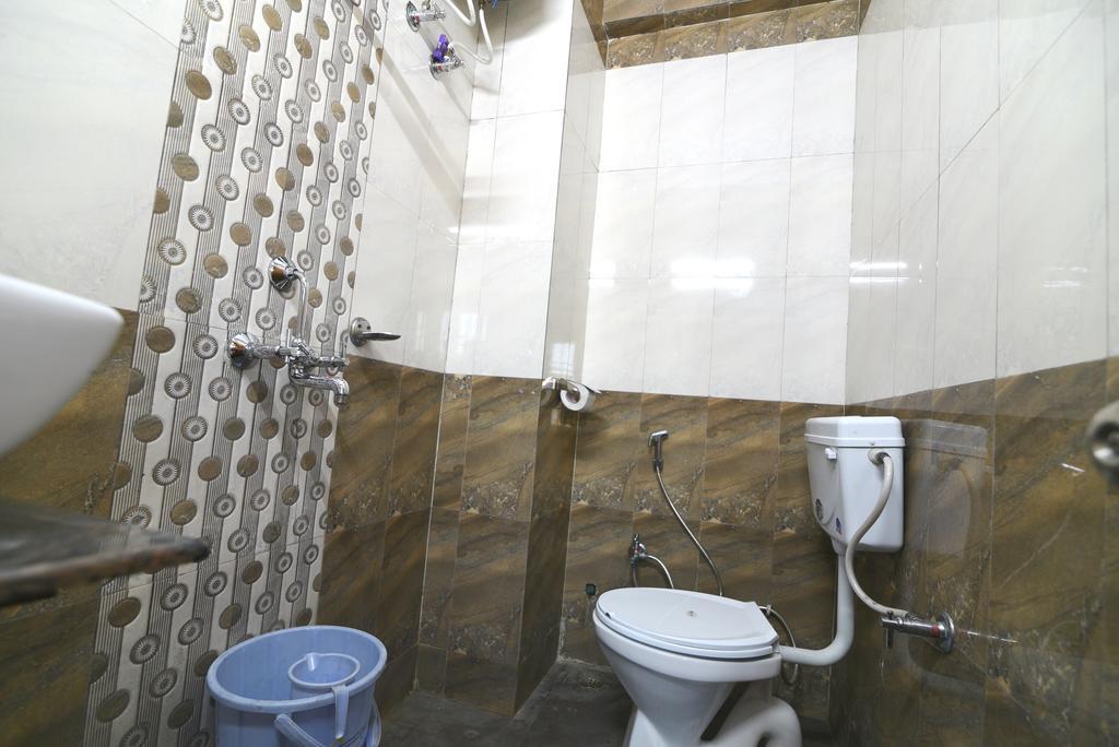 Ds Residency Varanasi-Prime Location-Parking Bagian luar foto