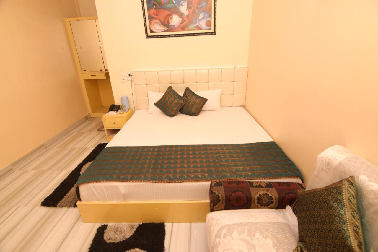 Ds Residency Varanasi-Prime Location-Parking Bagian luar foto